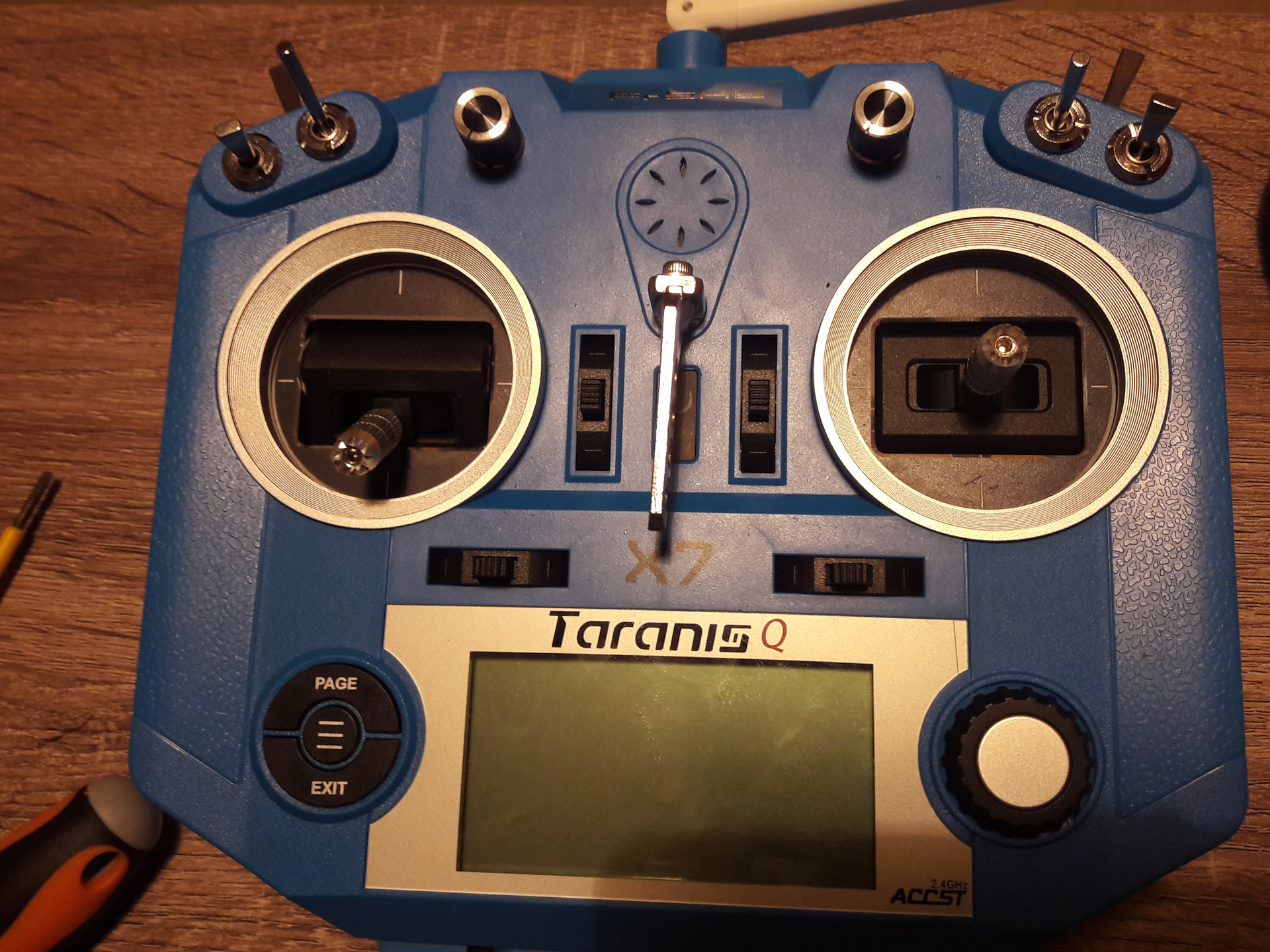 Taranis QX7