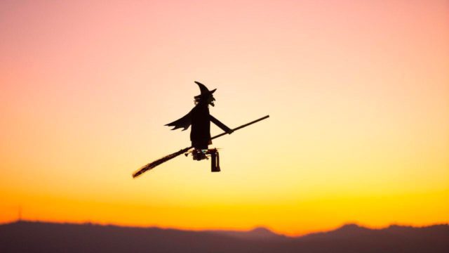 drone sorcière halloween