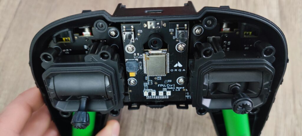 FPV.Ctrl des gimbals réglables sur le pitch et throttle uniquement