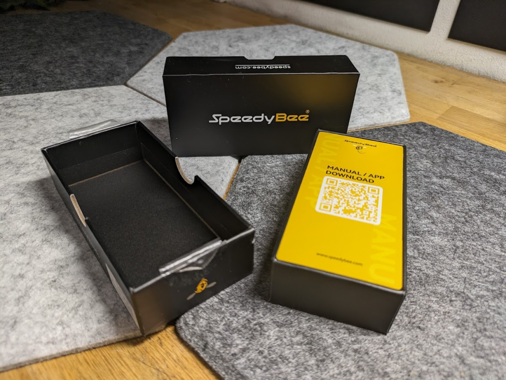 Unboxing SpeedyBee V4