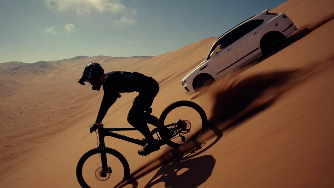 bentley bentayga vs drone fpv