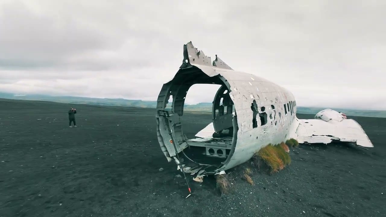 carcasse avion islande drone fpv