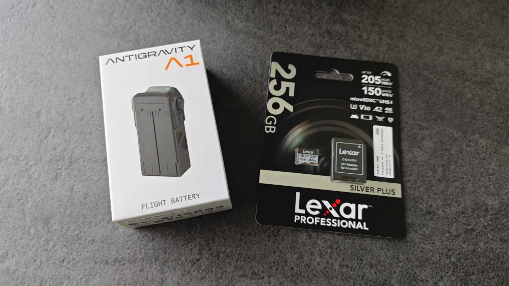 Batterie et carte SD A1